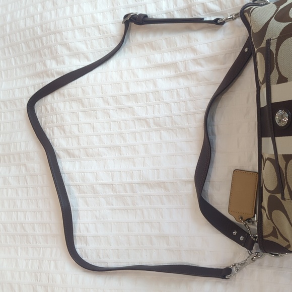 Coach - Picture 15 of 16